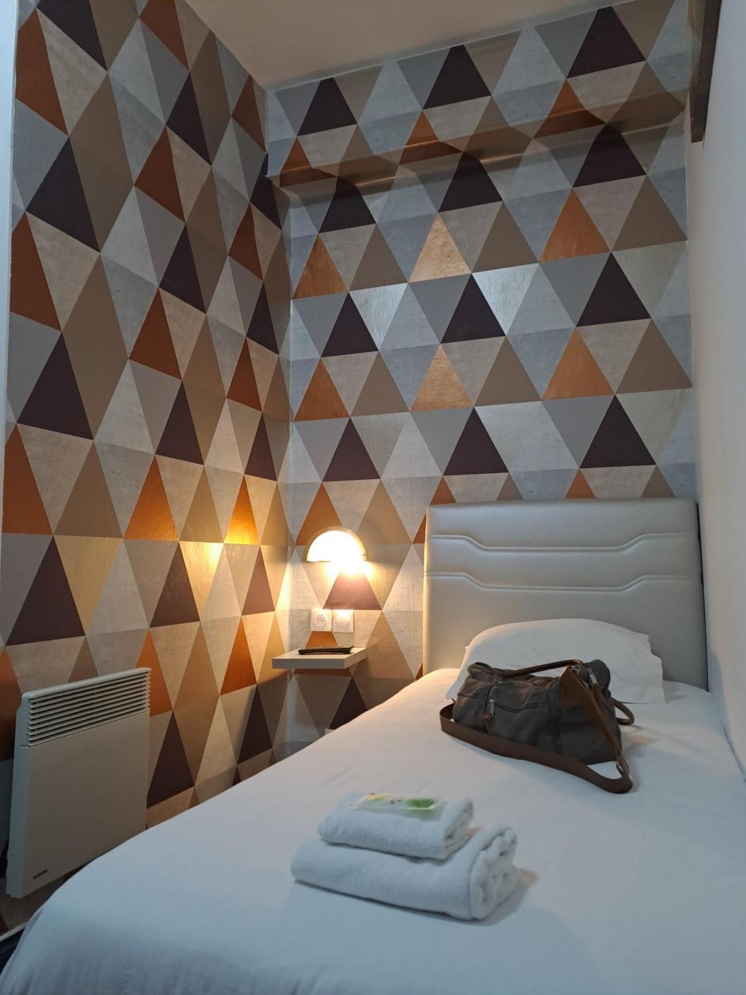 Hotel Le Celtic 蒙吕松 外观 照片